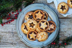 rsz_5-celebrities_bake_mince_pies